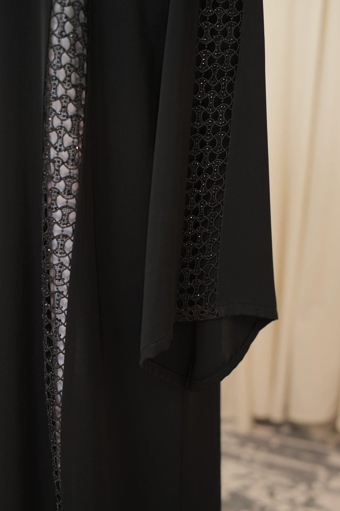 Luxury Black Lace Panel Abaya – Open Front Elegant Design