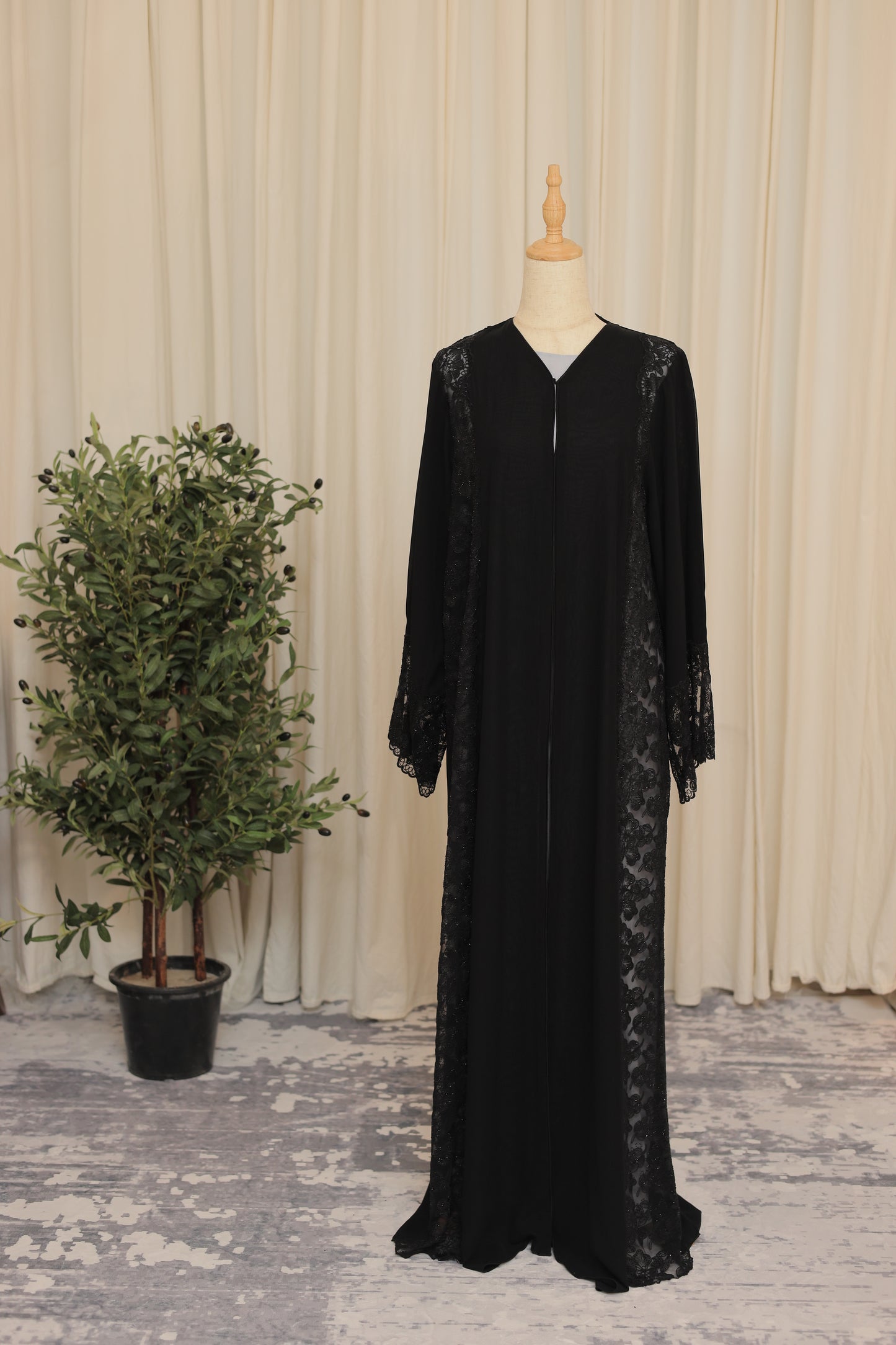 Elegant Black Lace Panel Abaya – Premium Modest Wear