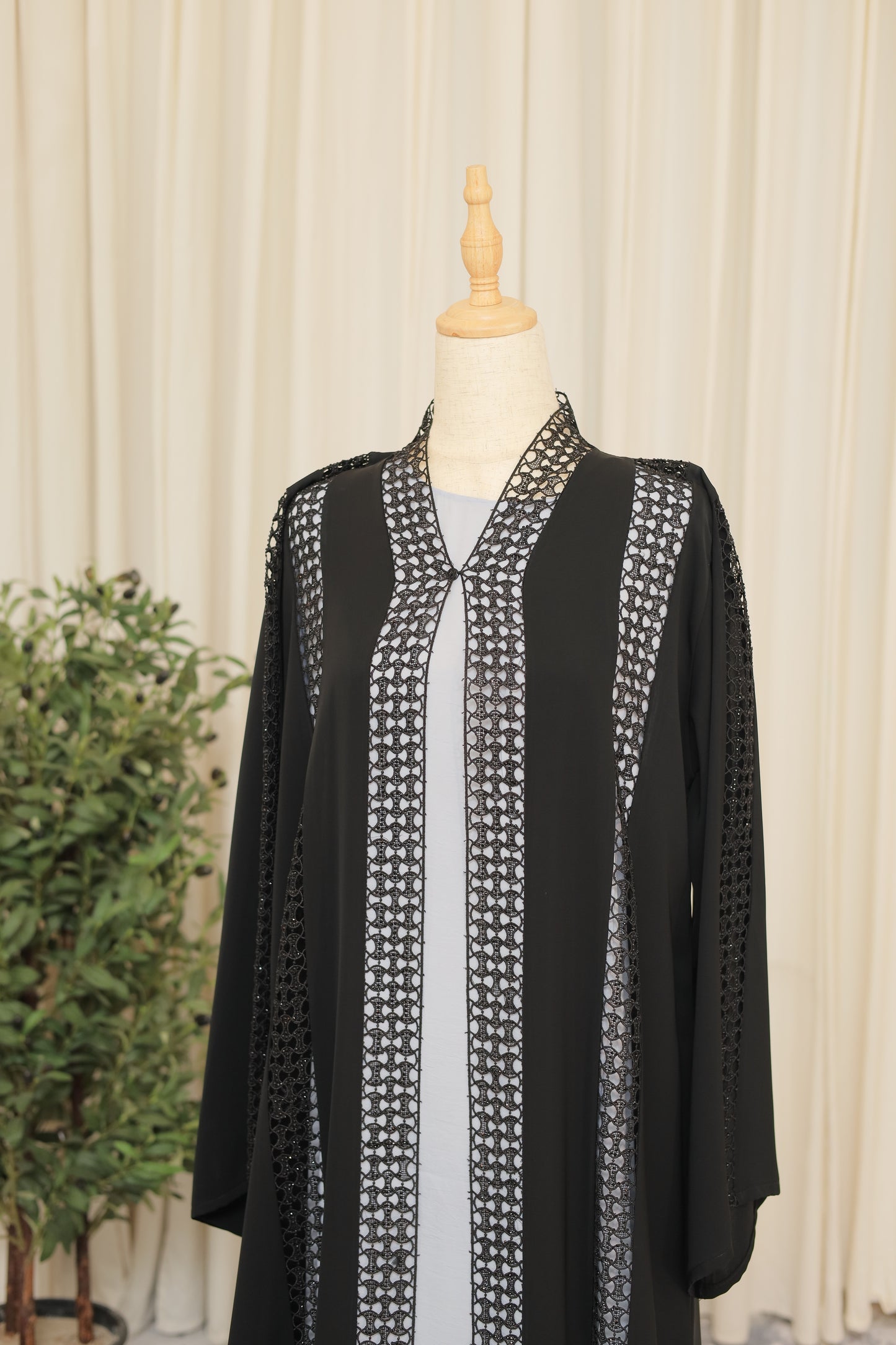 Luxury Black Lace Panel Abaya – Open Front Elegant Design